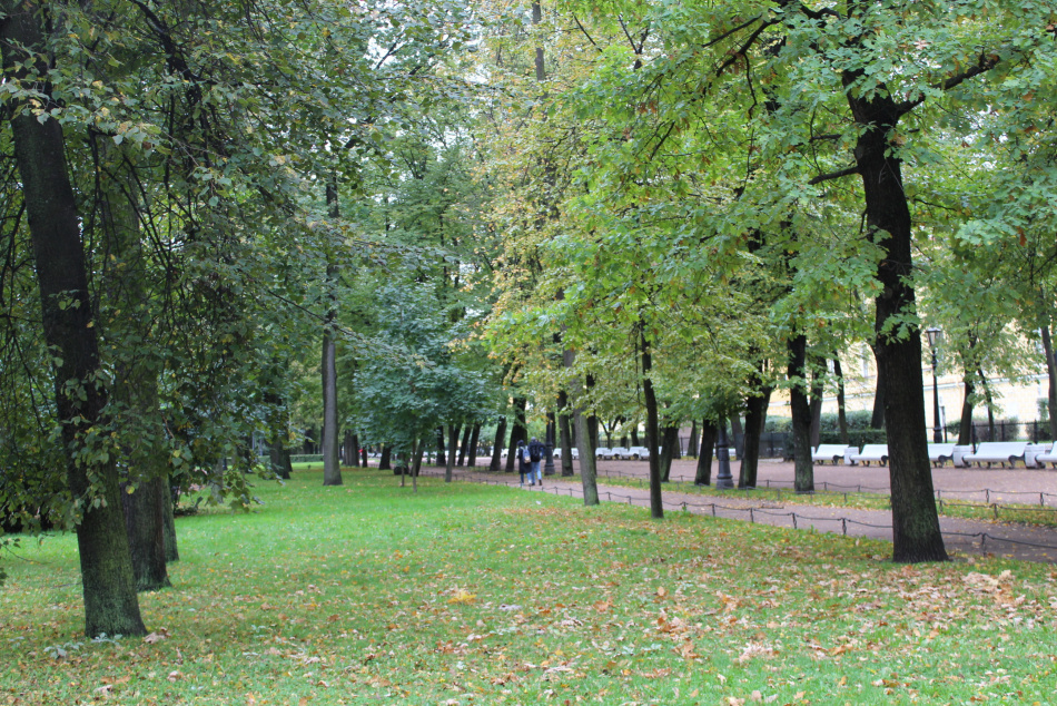 В сквере Старовойтовой в центре Петербурга завершают обновление территории